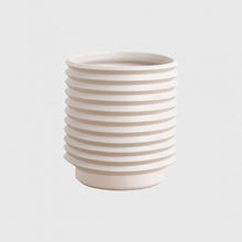 Load image into Gallery viewer, Pots and Planters