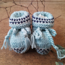 Load image into Gallery viewer, Woollen Hand Knitted Baby Booties