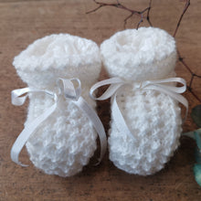 Load image into Gallery viewer, Woollen Hand Knitted Baby Booties